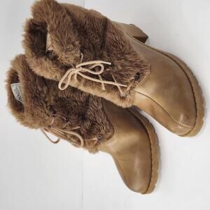 PRICE DROP Andrew geller Size 9 women furry Tan Ankle Boots